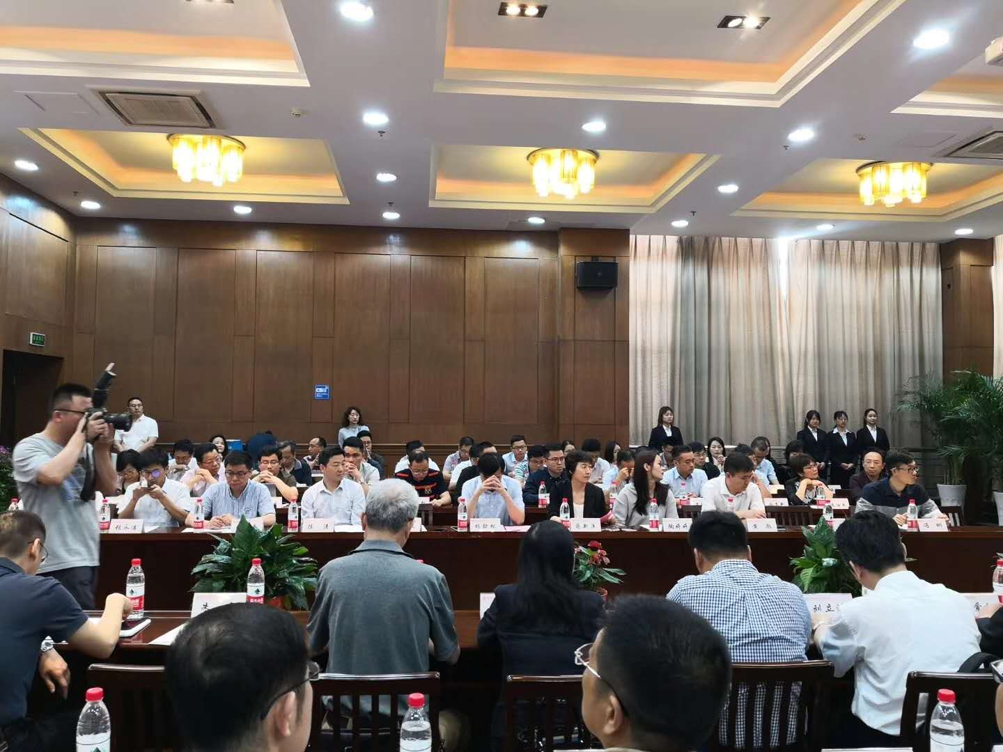 常州輕工職業(yè)技術(shù)學院聘請江蘇亮彩電子有限公司章九余總經(jīng)理為專業(yè)指導委員會委員