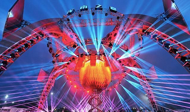 利亞德用517塊LED顯示屏構(gòu)建“賽博朋克”世界，點(diǎn)燃沈陽(yáng)炫彩夜生活